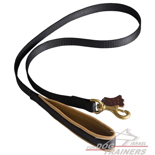 רצועה לכלב מניילון עם חומר תומך מעור על הידית למניעת שפשופים